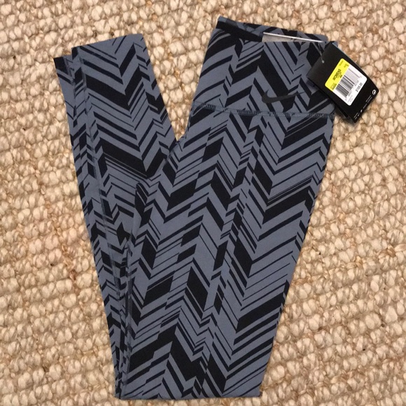 NIKE LEGENDARY TIGHT FIT - Picture 1 of 7